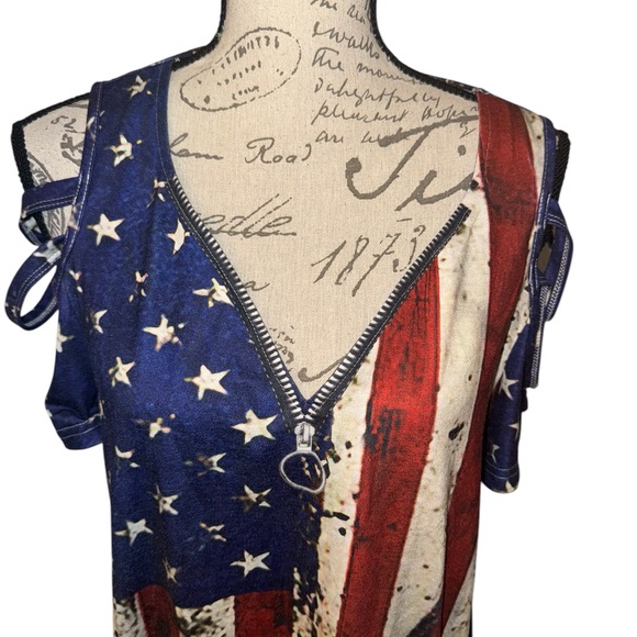 SHEIN Top - Picture 3 of 6